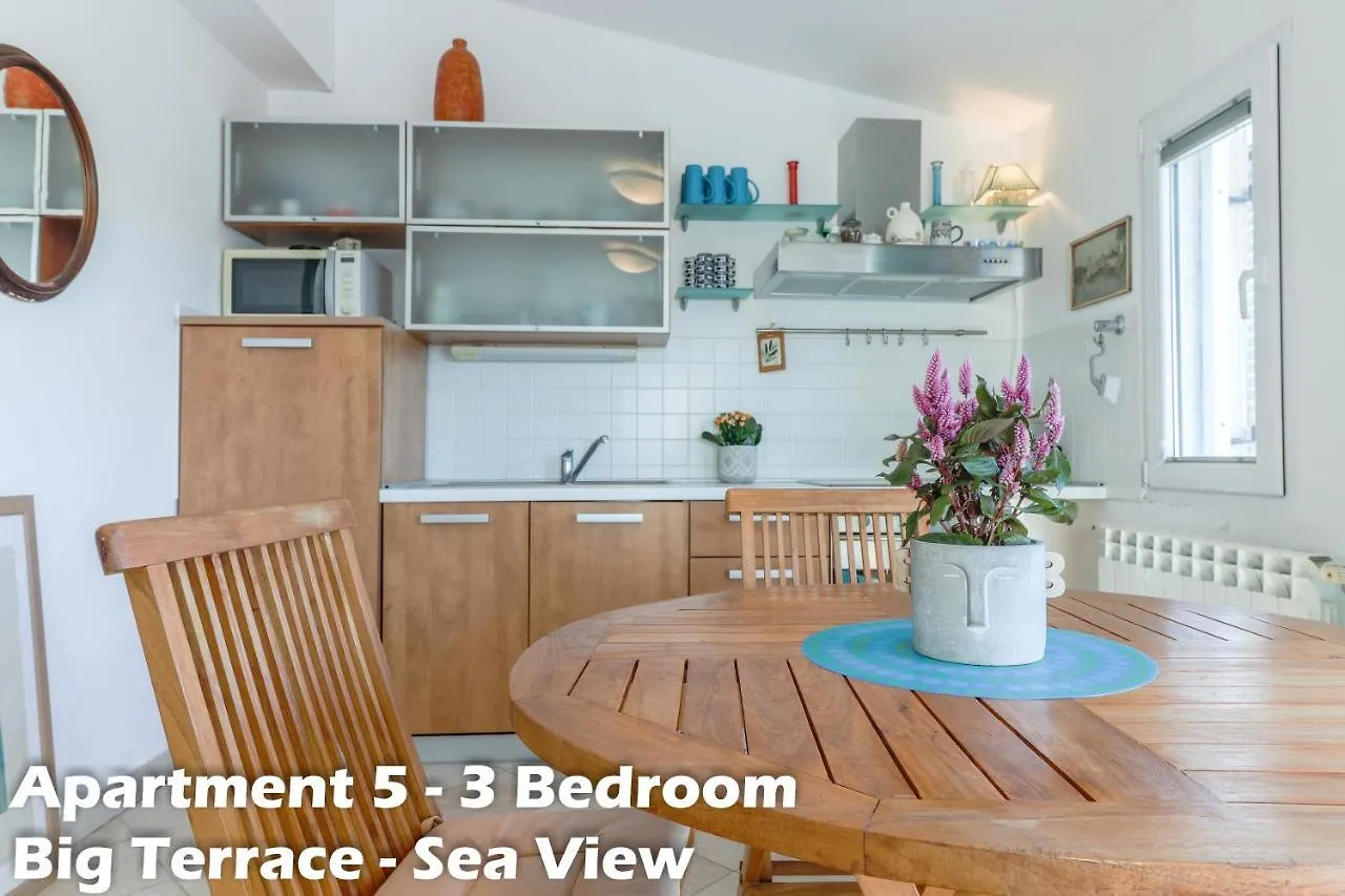 Art Apartments Vrsar 0*,